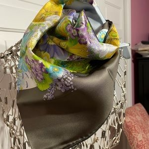 Vintage Gucci Floral Print Silk Twill Scarf
